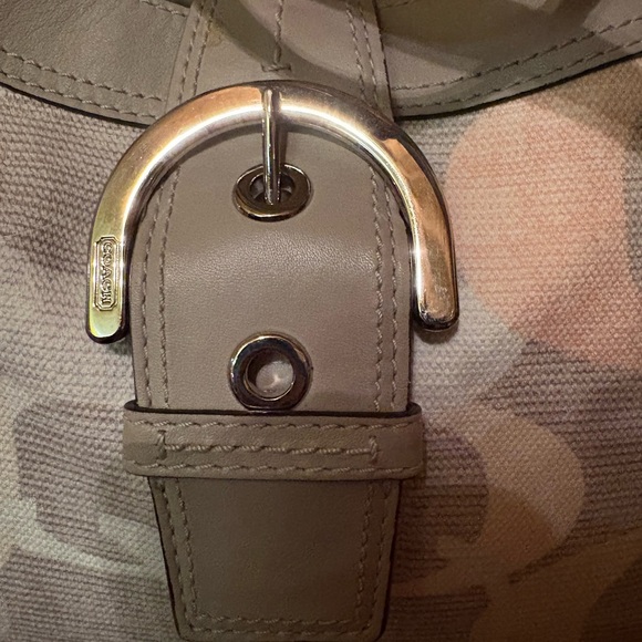 Soho Coach Gray and Cream soho bag - Picture 4 of 13